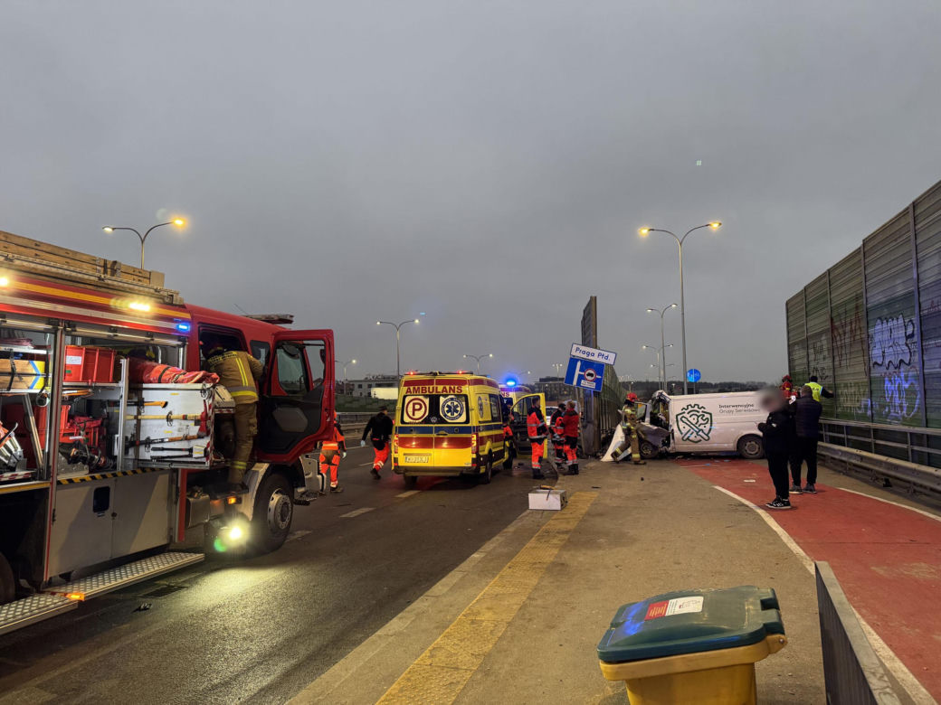  Warszawa. Wypadek na ul. Marsa. Zderzenie sześciu pojazdów [ZDJĘCIA]