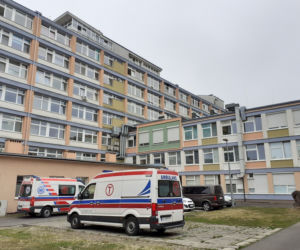Stary budynek szpitala na Bielanach do wyburzenia