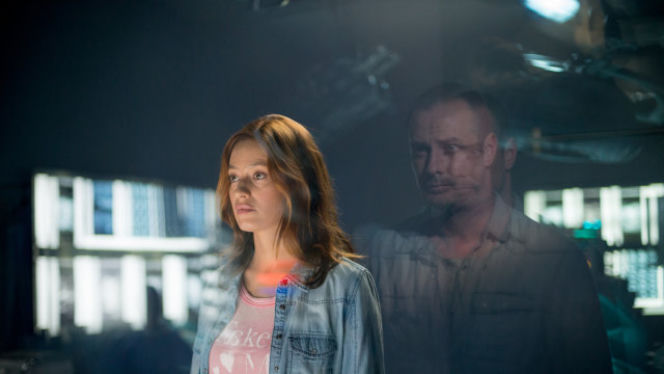 Lekarze 4 sezon odcinek 1 (odc. 40). Alicja (Magdalena Różczka), Maks Keller (Paweł Małaszyński)