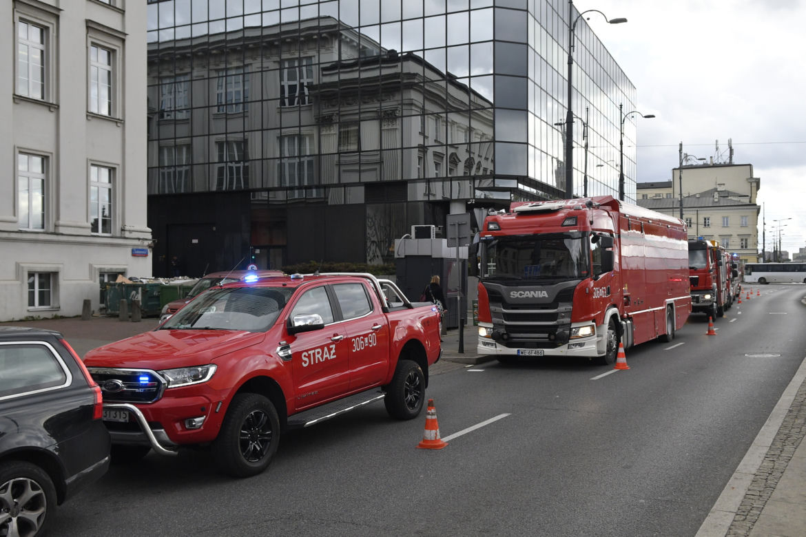Pilna akcja służb pod biurem rzecznika praw obywatelskich. Tajemnicza fiolka w kopercie 