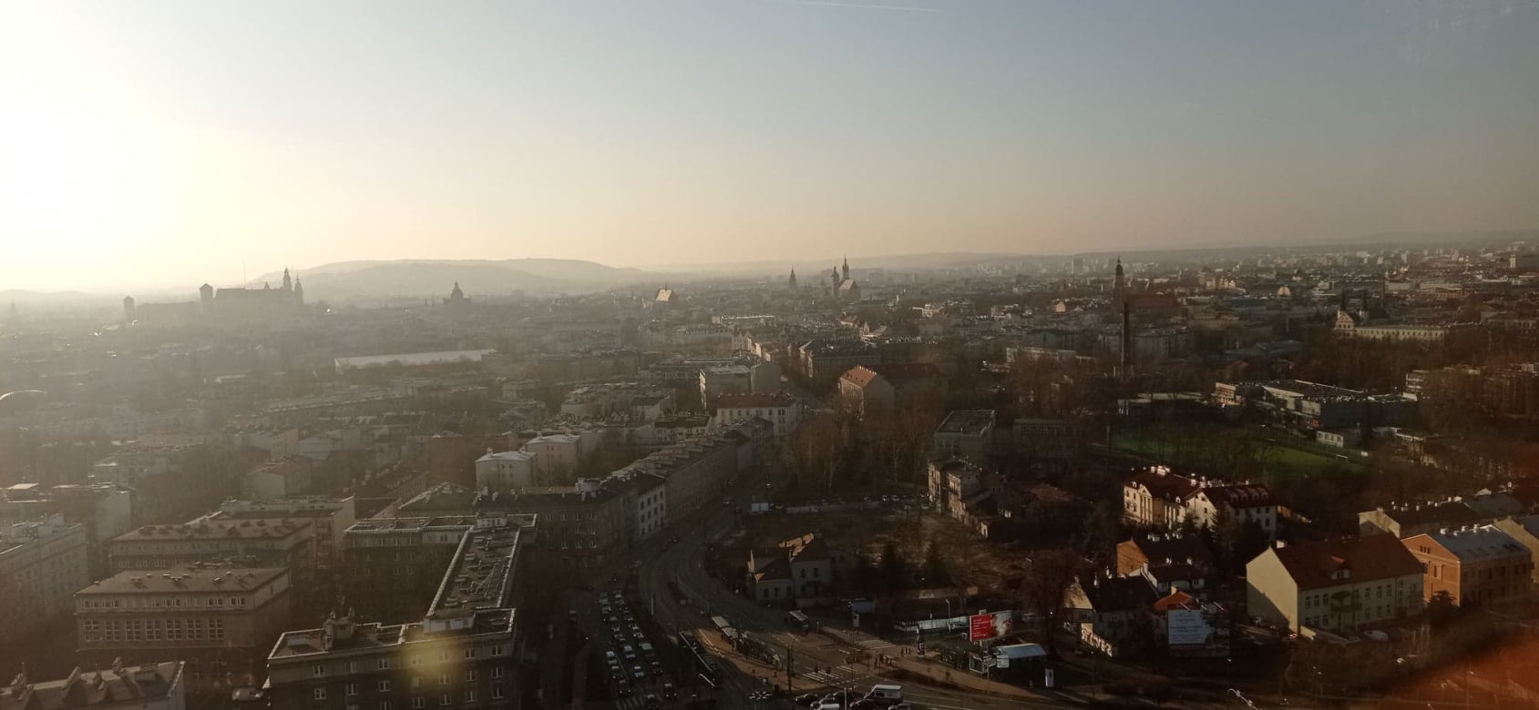 Tak smog unosi się nad Krakowem