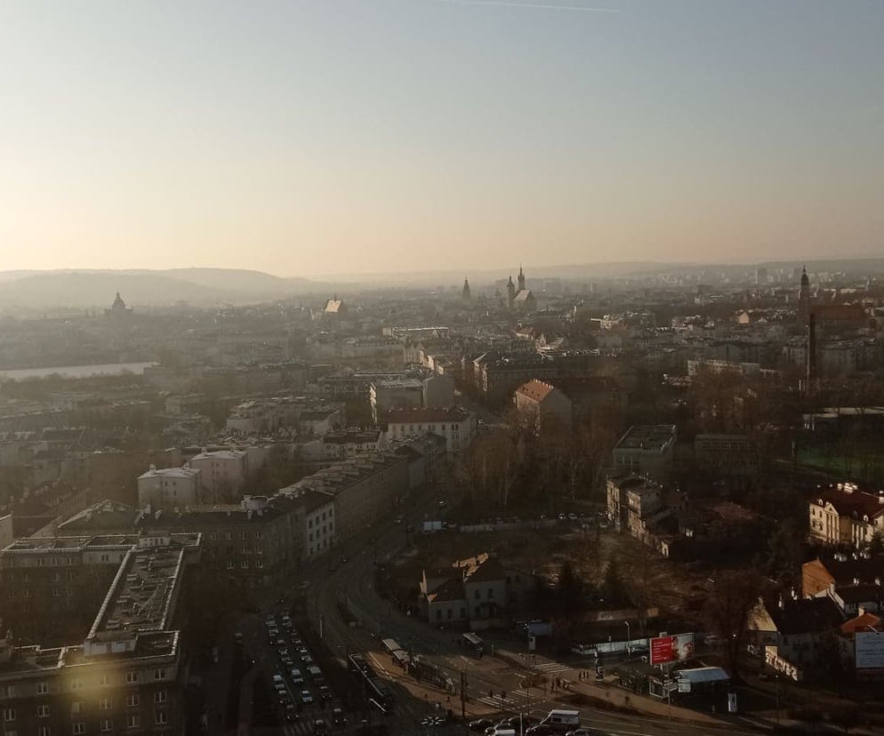 Tak smog unosi się nad Krakowem