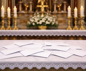 Rekordowy wynik po kolędzie. Zebrali niemal 100 tys. zł od wiernych na premie dla kapłanów