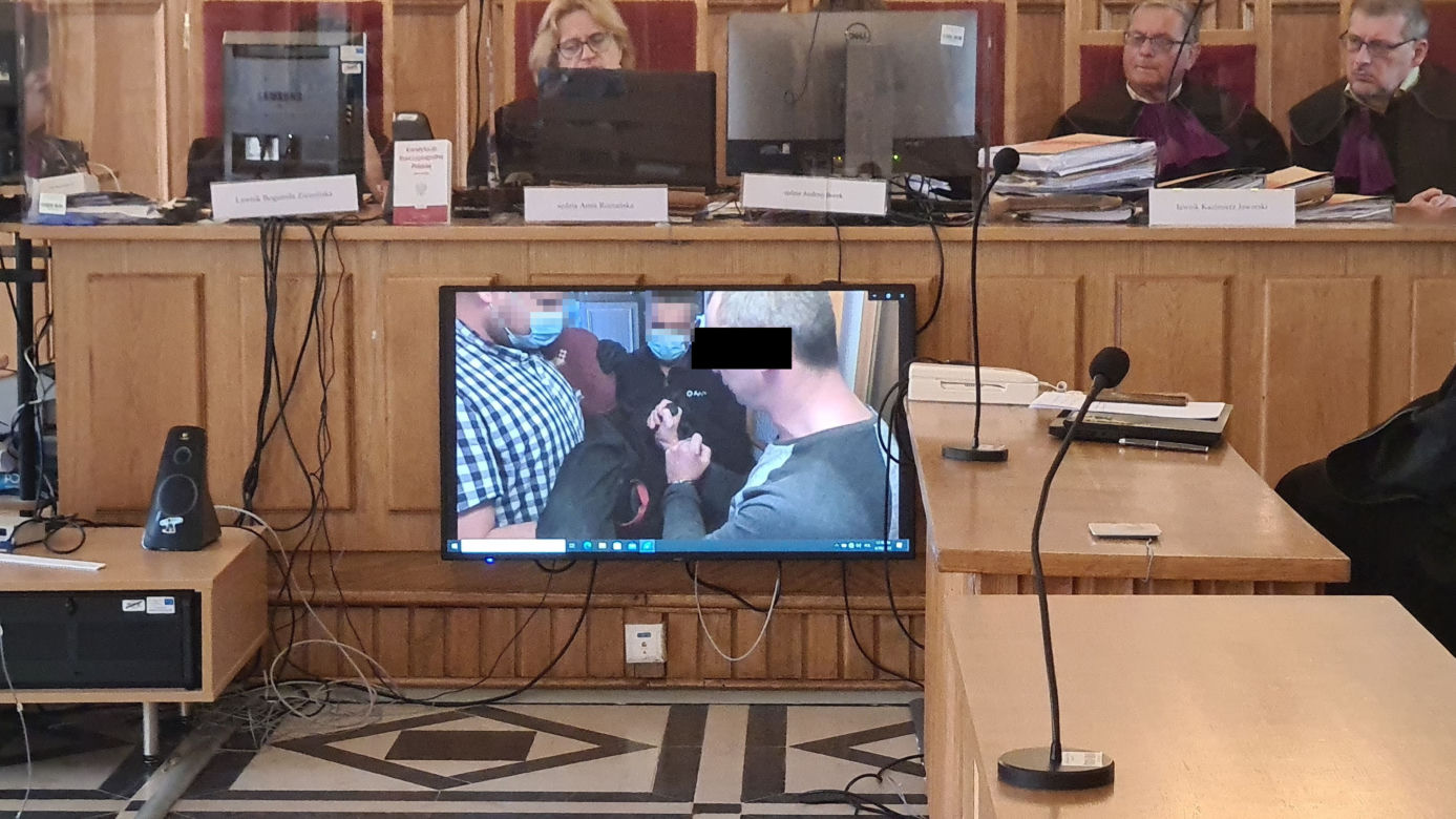 Nowa Sarzyna. Przemysław S., który zabił sąsiadkę stanął przed sądem [GALERIA]