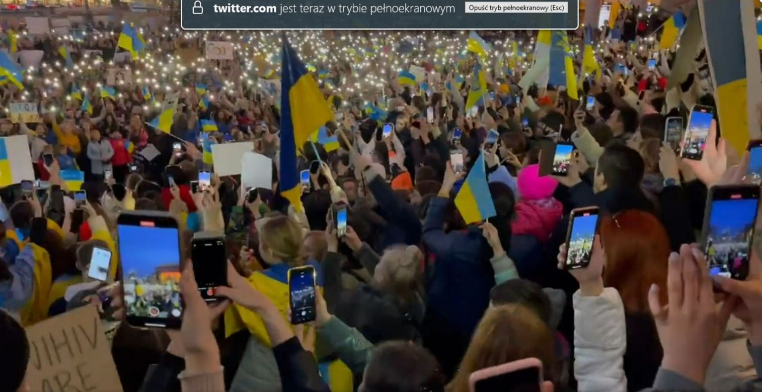 Wojna w Ukrainie. W ramach protestu położyli się na ziemi. "Przestańcie obiecywać, zacznijcie działać"