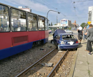 Wypadek na rondzie Jagiellonów w Bydgoszczy. Ruch tramwajów wstrzymany! [ZDJĘCIA]