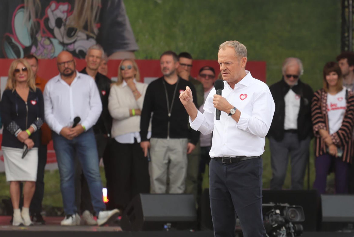 Ruszył Marsz Miliona Serc! Ogromne tłumy Polaków na ulicach Warszawy [ZDJĘCIA]