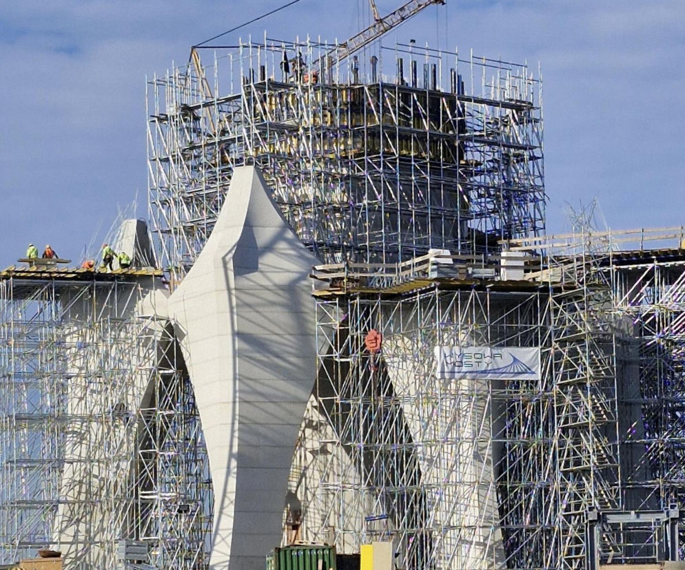 Miliarder buduje największy pomnik Matki Boskiej. Znamy ważną datę