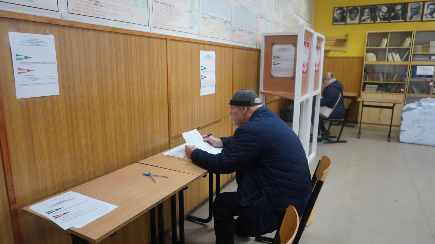 Wybory samorządowe 2024. Olsztynianie ruszyli do urn. Zobacz zdjęcia