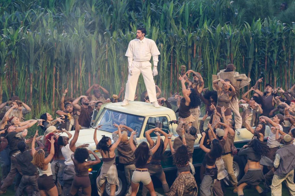 Halftime show na Super Bowl 2026: Bad Bunny, Lady Gaga, Pedro Pascal, Cardi B, John Bon Jovi i smaczki polityczne