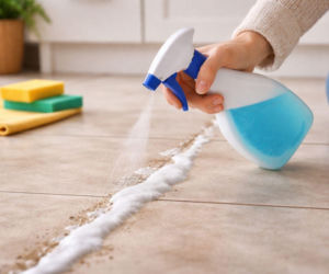 Koniec z szorowaniem fug. Ten trik sprawi, że łazienka będzie lśnić czystością