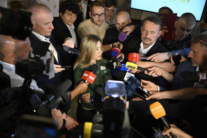 Maja Chwalińska na konferencji prasowej w Warszawie