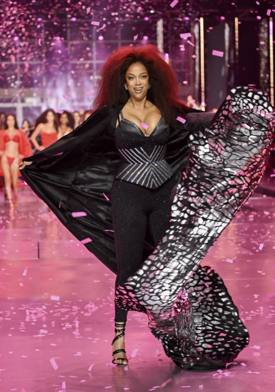 Victoria's Secret Fashion Show 2024 - Tyra Banks
