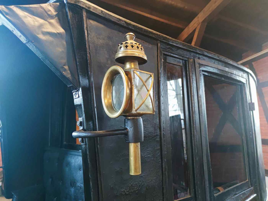 Zabytkowa kareta powróciła do muzeum. To obiekt unikatowy w skali całego kraju [ZDJĘCIA]