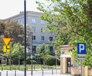 Warszawa dawniej i dziś. Kiedyś stał tu luksusowy gmach i tętniło życie. Niezwykłe losy kamienicy przy Nowolipiu 64