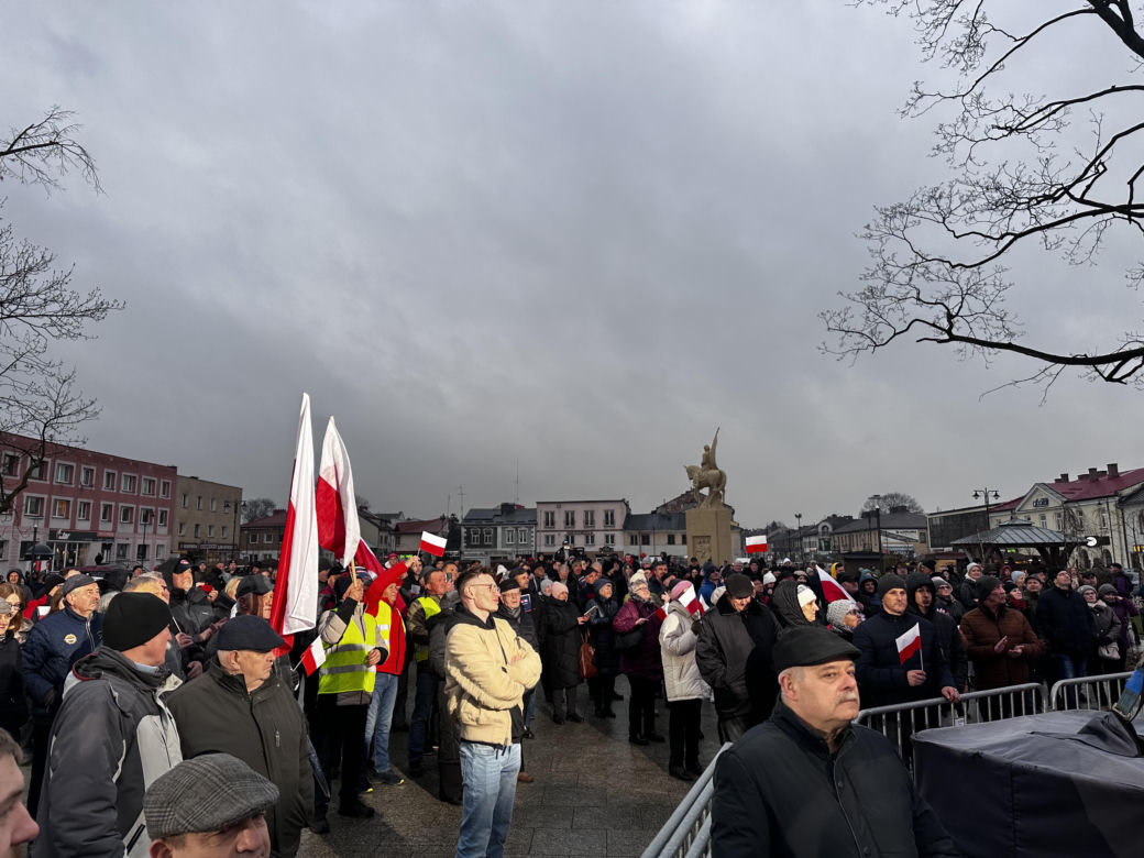 Chaos w Końskich. Dwie debaty prezydenckie, tłumy ludzi na rynku 