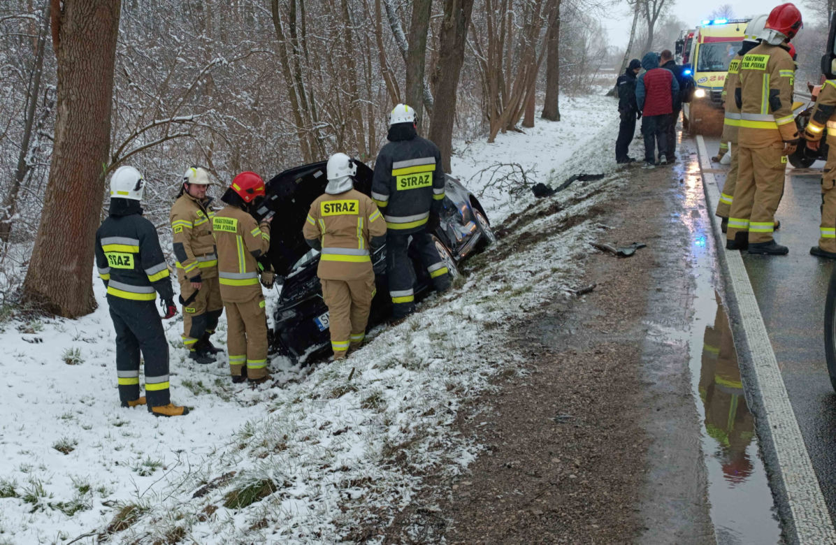  Kraksa trzech aut pod Siedlcami, dwie osoby poważnie ranne