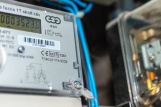 Nietypowy komunikat pojawia się na licznikach energii. Jak go zobaczysz u siebie to od razu dzwoń do elektrowni