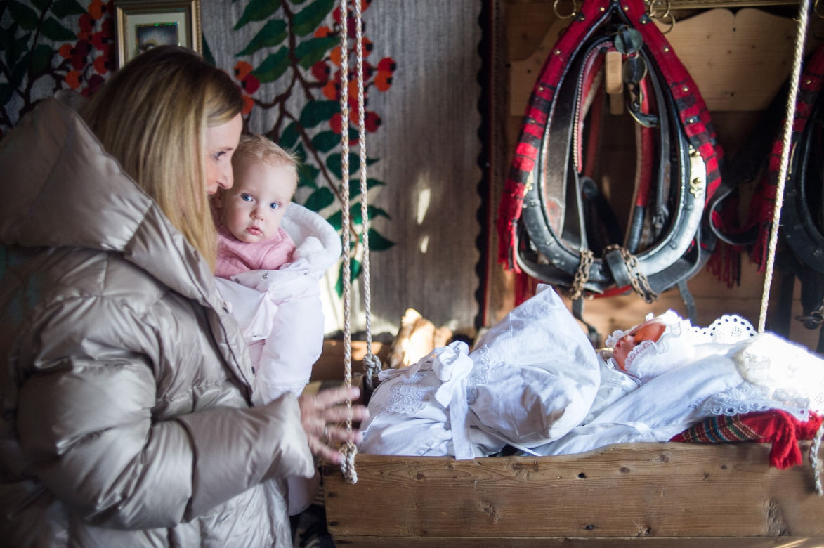 Joanna Kurska z córeczką w górach