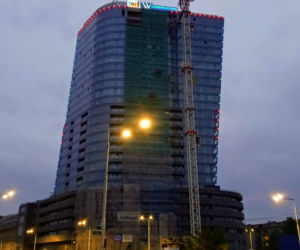 Próby iluminacji Hanza Tower