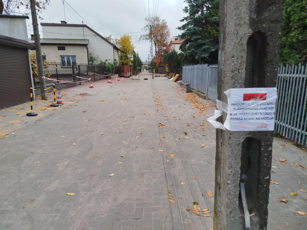 Kończy się remont, a właściwie budowa z kostki ulicy Fabrycznej w Siedlcach