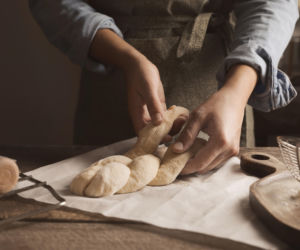 Chałka domowa – aromatyczne drożdżowe pieczywo, które pachnie jak wspomnienia z dzieciństwa