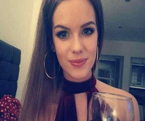 Zaciągnęła ucznia do łóżka po ostrej libacji. Udawajmy, że nie jestem nauczycielką