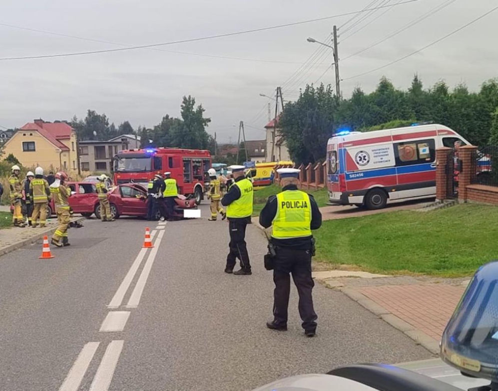Czołowe zderzenie w Łaziskach. Są ranni