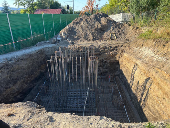 Kolej buduje 40- metrowy maszt w okolicy ul. Tatrzańskiej