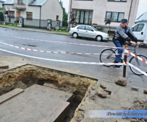 Łódzkie. Podczas budowy znaleziono pomnik Piłsudskiego! Pod ziemią przeleżał 80 lat! [FOTO]