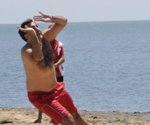 Micheil Saakaszwili gubi brzuszek na plaży 
