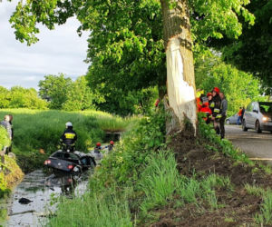 Wypadek w miejscowości Żurawiec. Auto w rowie, a kierowcy brak [ZDJĘCIA]