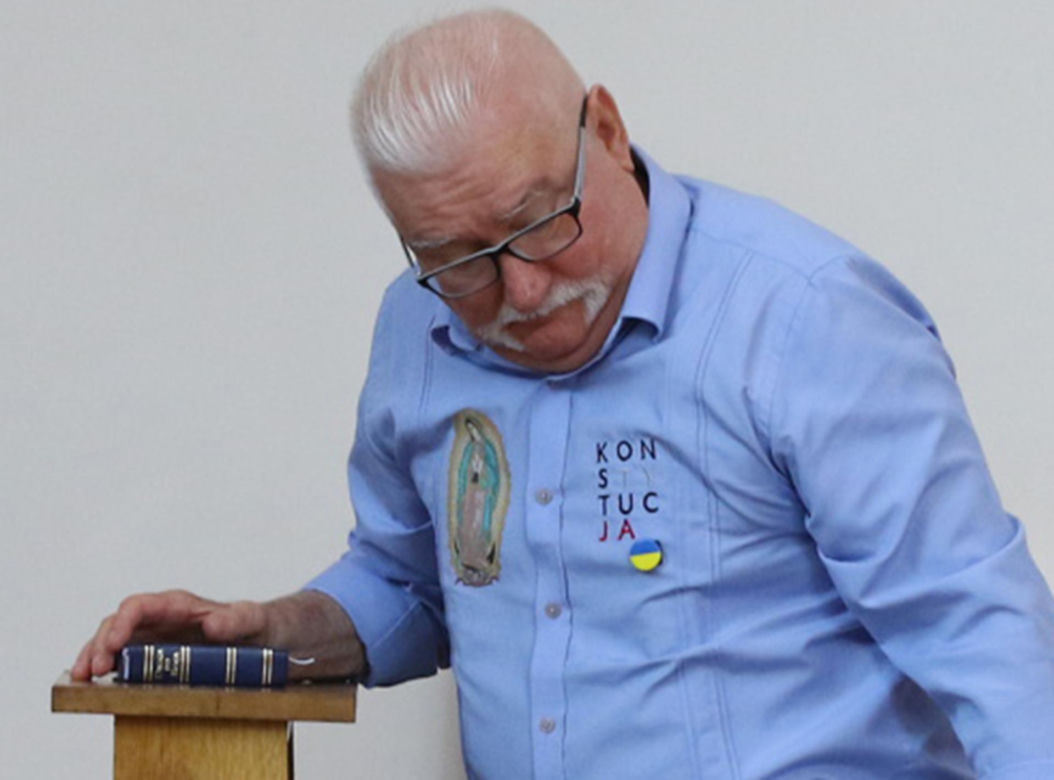 Wałęsa zaczepiony po wyjściu z kościoła