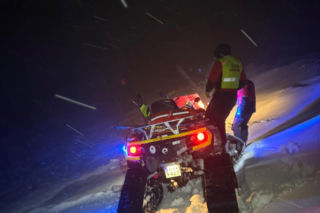 Dramatyczna akcja ratunkowa w Karkonoszach. Turysta utknął w samym środku śnieżycy!