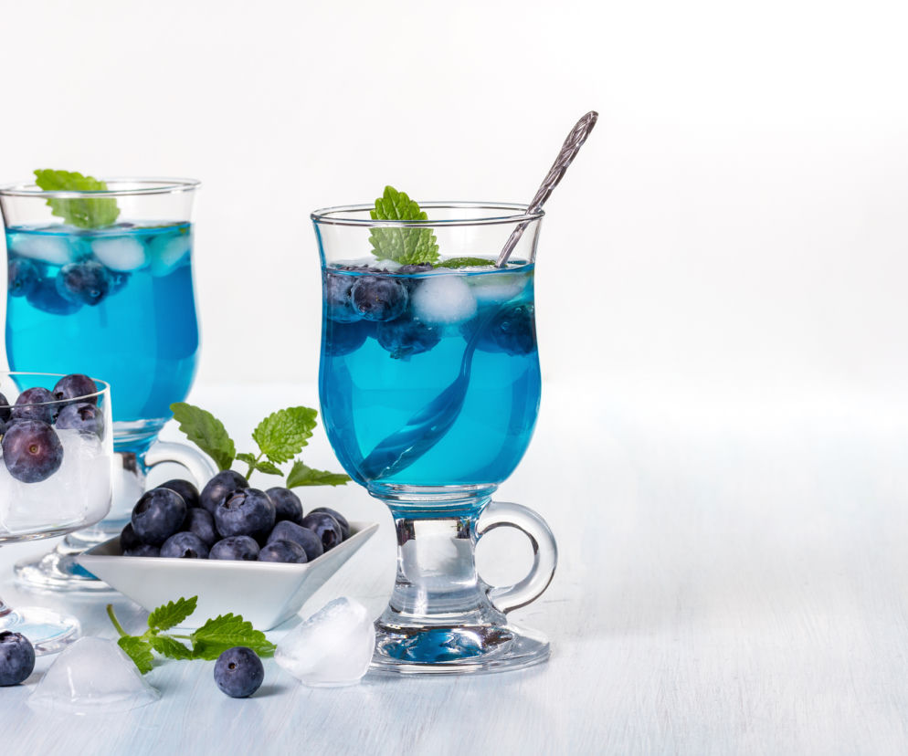 Lemoniada borówkowa z syropem blue curacao: przepis