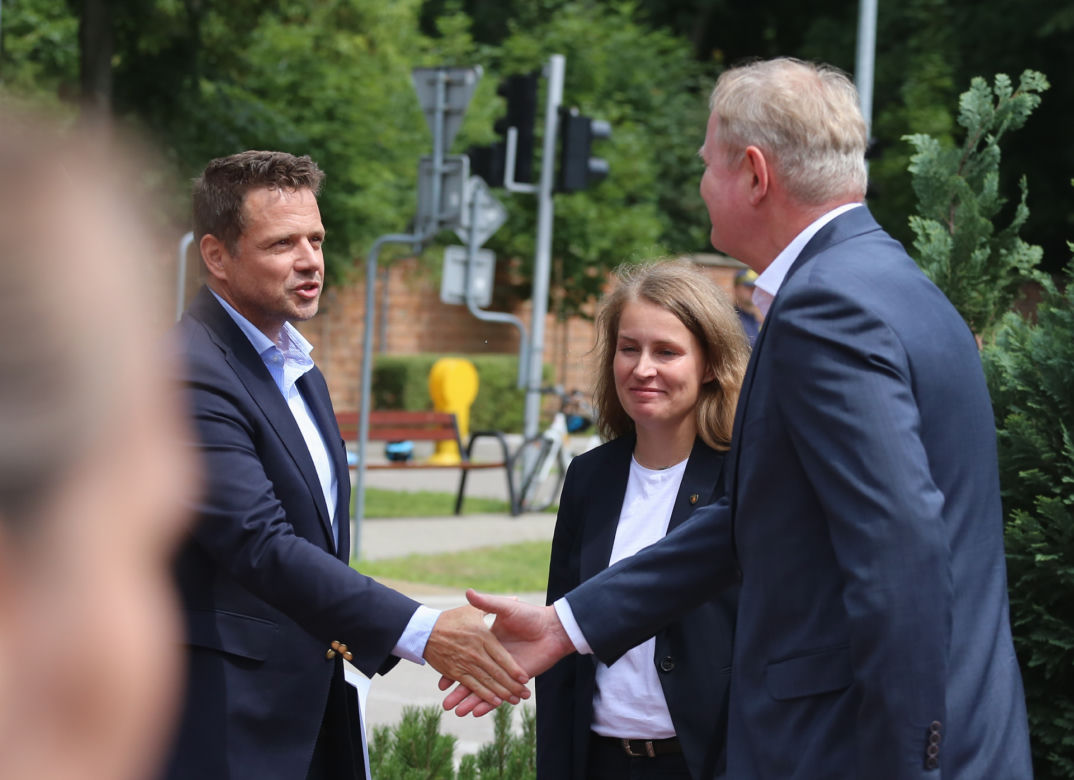 Nowa komendant straży miejskiej wywalczyła podwyżki! Trzaskowski sypnął groszem