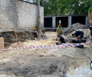 Kości trójki nastolatków odkryte na Pradze. Tu był więzienny ogród