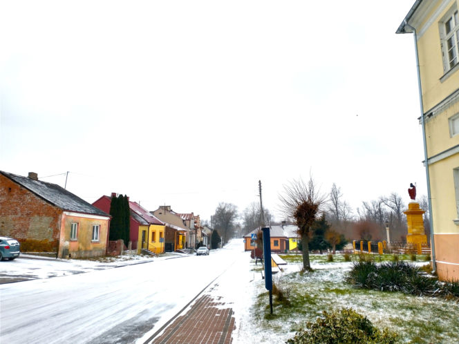 To miasto w województwie łódzkim ma jeden z najpiękniejszych rynków. Zachwyca też zabytkowym ratuszem