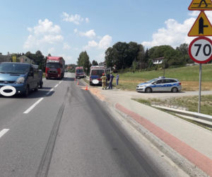 Tworkowa. Kolizja karetki przewożącej testy na koronawirusa