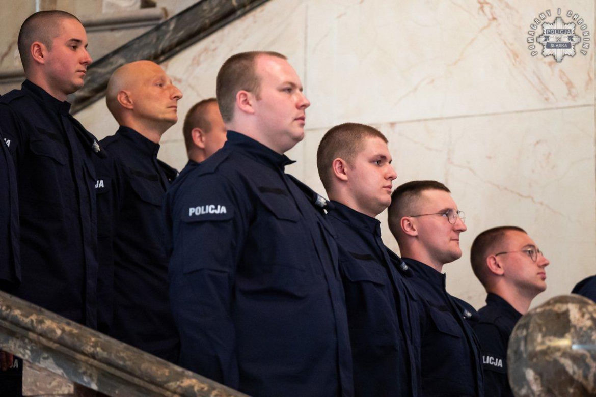 Nowi policjanci zasilili szeregi śląskiej policji! Wśród nich osiem policjantek
