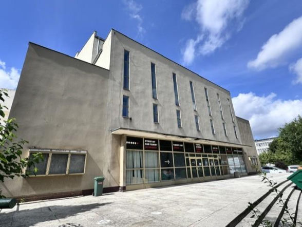 Ostrów. Budynek kina sprzedany. Będzie tam hotel?