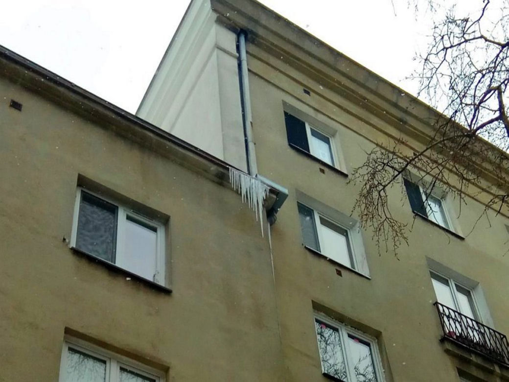 Sypią się mandaty za nieodśnieżone chodniki i dachy