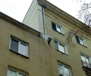 Sypią się mandaty za nieodśnieżone chodniki i dachy