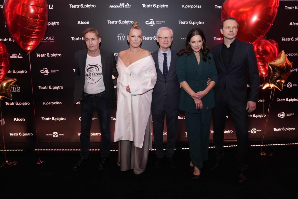 Trzaskowski wśród gwiazd. Prezydent błyszczał na premierze w Teatrze 6.Piętro