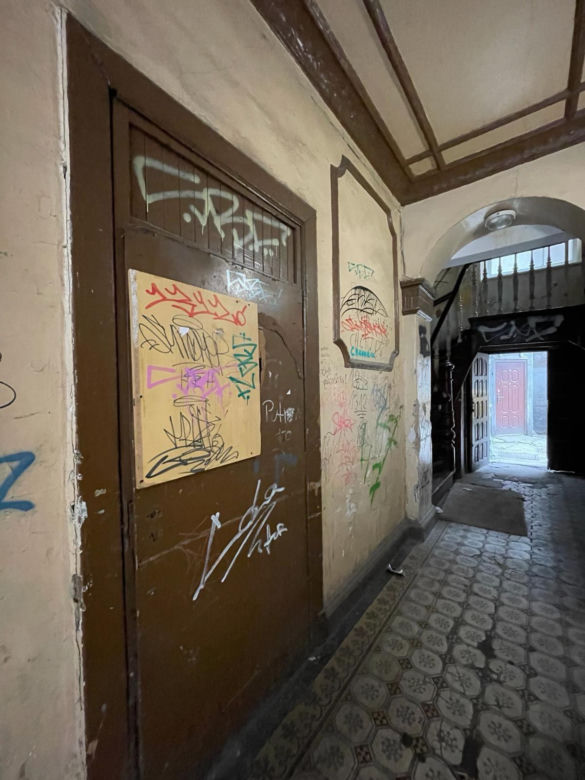 Dziedziniec kamienicy w centrum Poznania