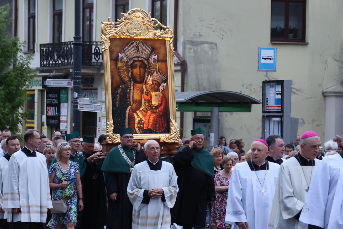76. rocznica Cudu Lubelskiego. Procesja różańcowa w centrum Lublina