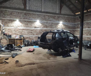 Kradli Toyoty na terenie Niemiec, potem rozbierali je pod Tłuszczem