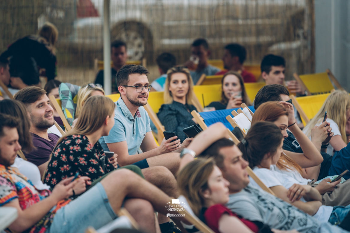 Kino plenerowe w Białymstoku w ramach Streat Food Młynowa