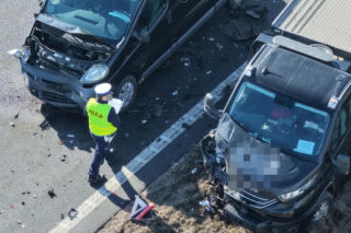 Groźny wypadek na S7. Sześć aut rozbitych, śmigłowiec LPR w akcji