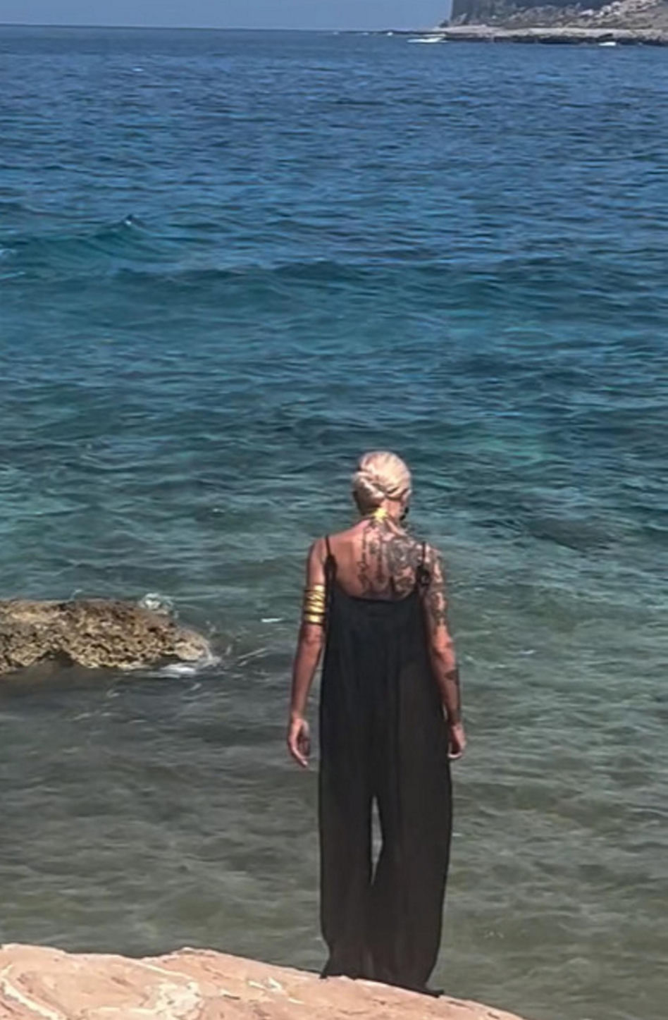 Ewa Minge w skąpym bikini. Tak 57-latka wdzięczy się do aparatu